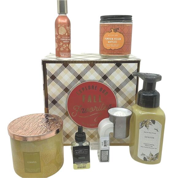 FALL FAVORITES PUMPKIN PECAN WAFFLES & LEAVES GIFT BOX BY BATH & BODY WORKS - Picture 1 of 3